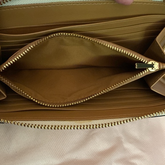 COACH FLORAL ZIPPY WALLET - Picture 9 of 12